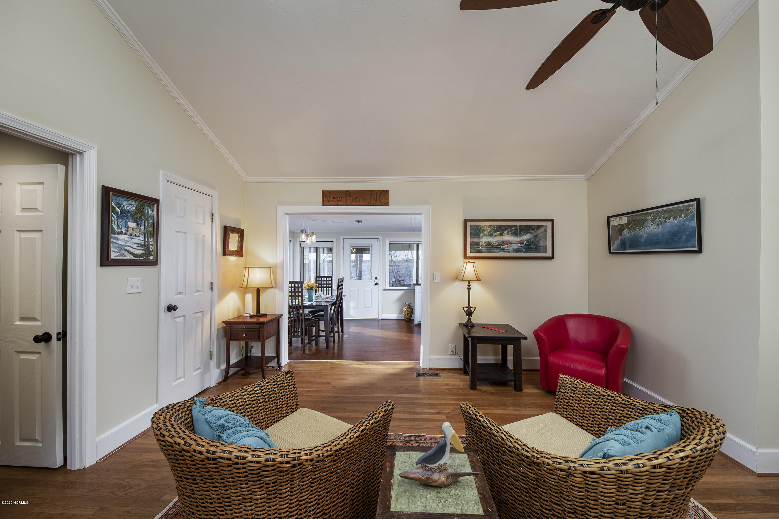 417 Riverside Drive New Bern, NC 28560 - Photo 39 of 93 Room For Entertaining in the Living Room