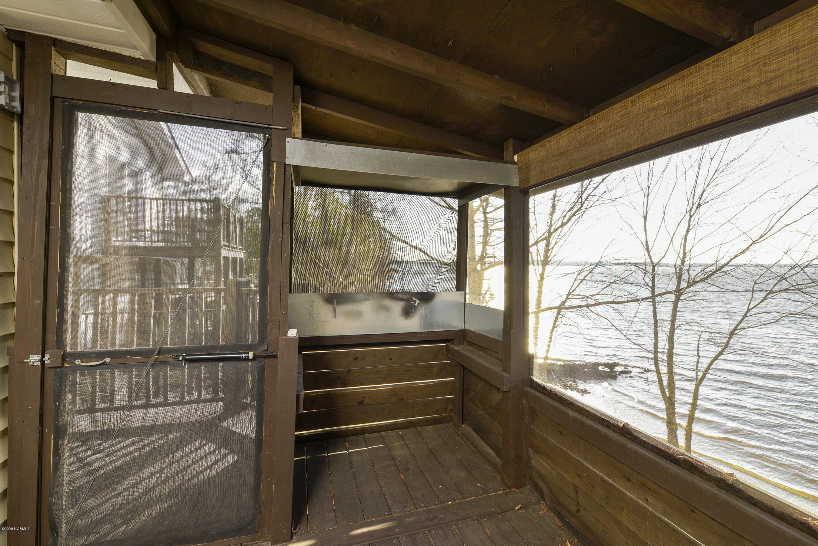 417 Riverside Drive New Bern, NC 28560 - Photo 43 of 93 Screen Porch Grilling Area