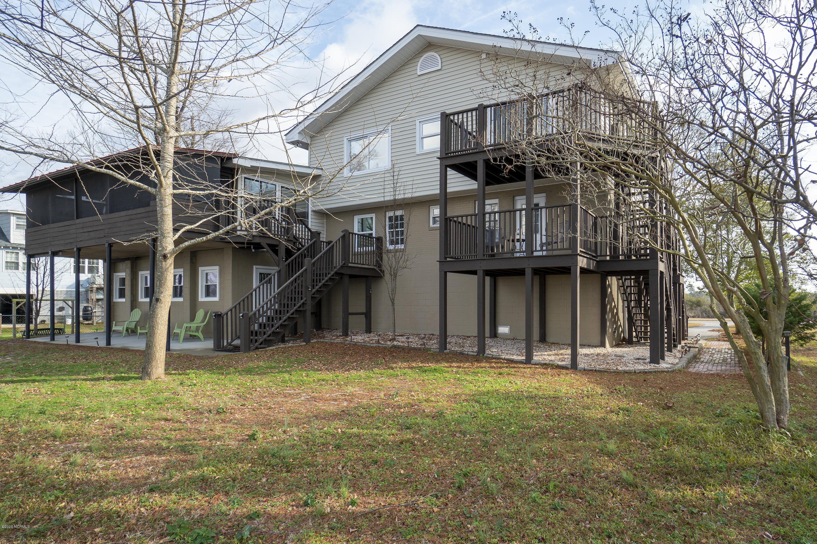 417 Riverside Drive New Bern, NC 28560 - Photo 52 of 93 Back of House/Numerous Decks