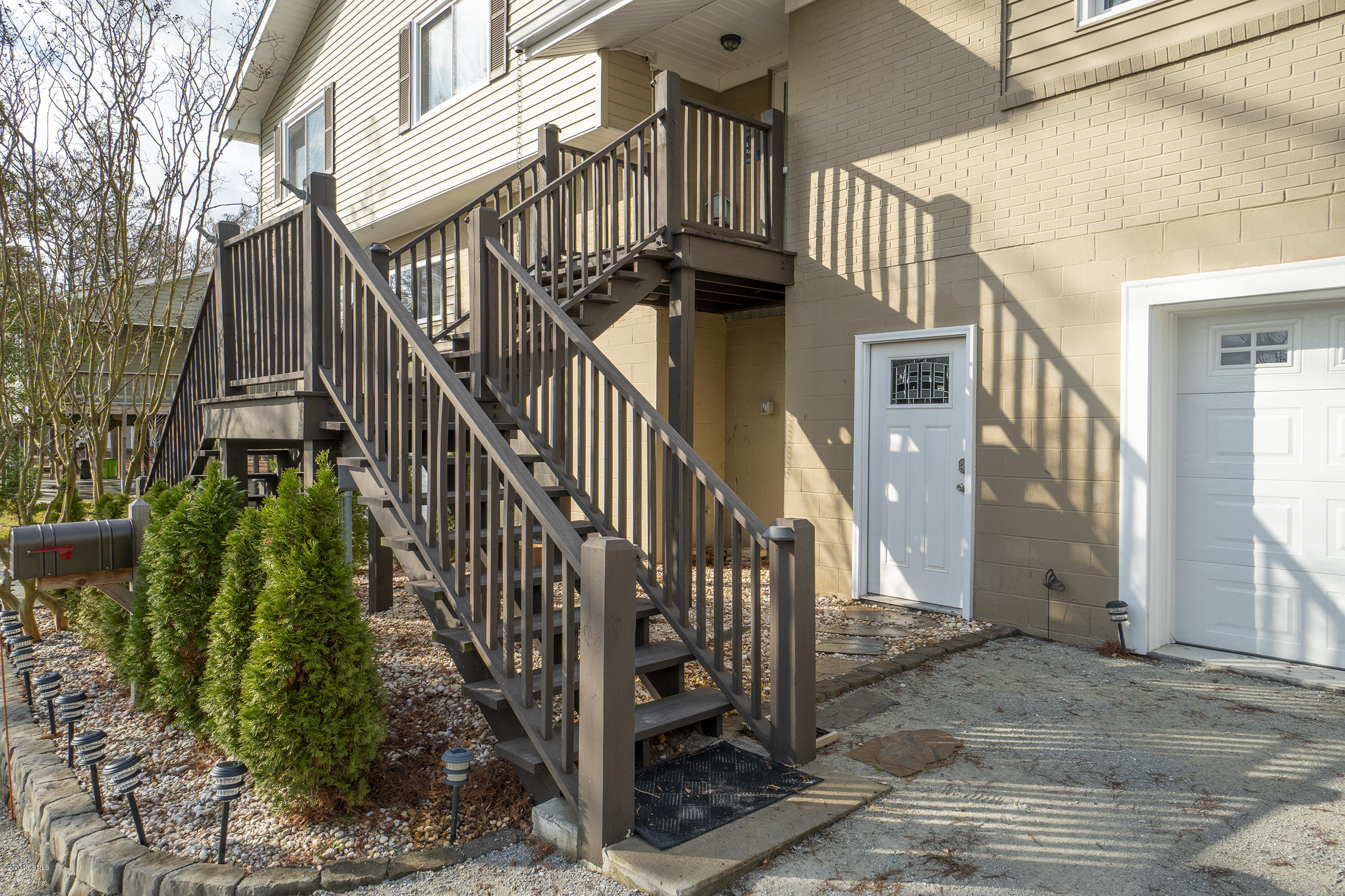 417 Riverside Drive New Bern, NC 28560 - Photo 59 of 93 Which way to enter? So many choices!