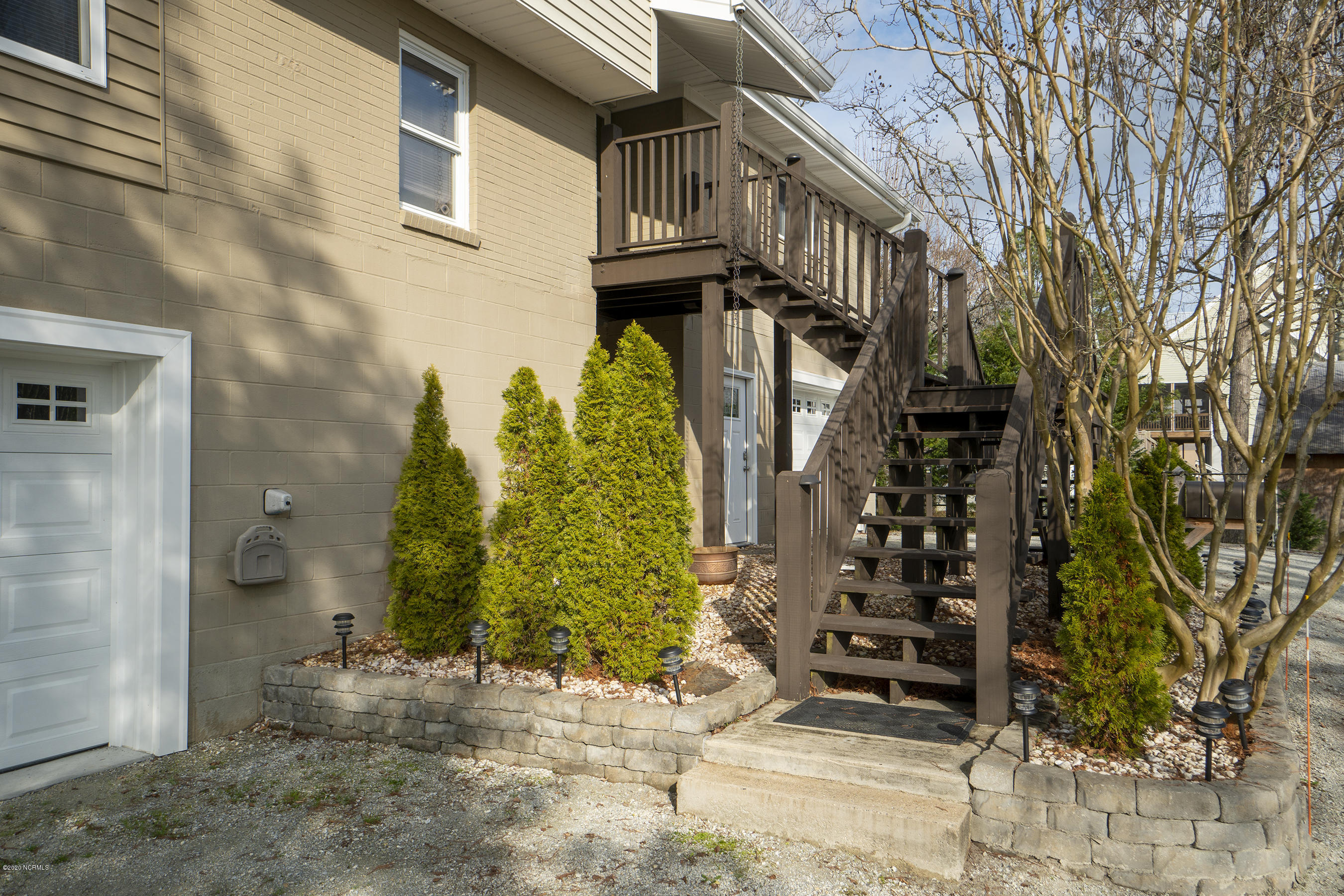 417 Riverside Drive New Bern, NC 28560 - Photo 60 of 93 2nd Staircase to Front Door