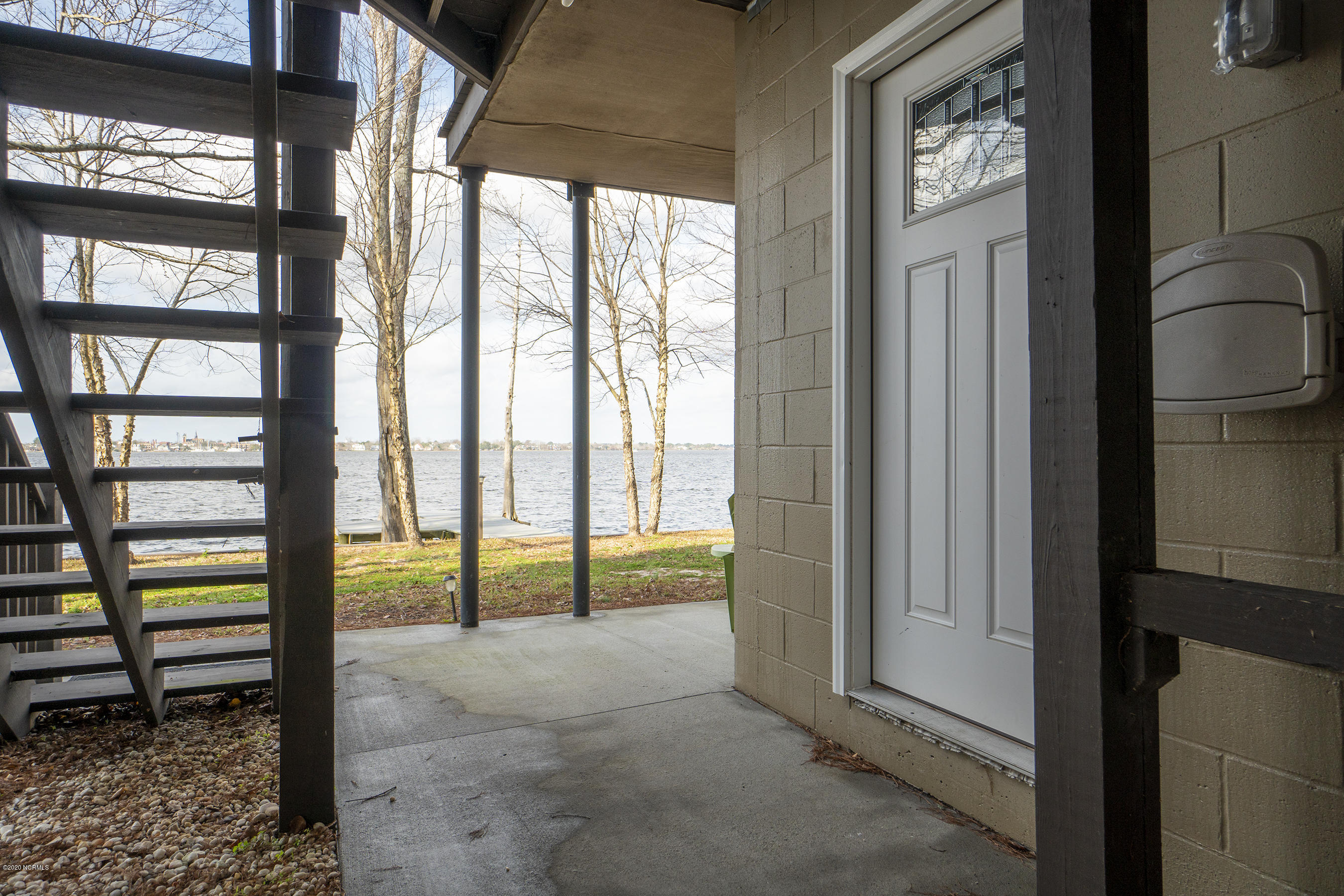 417 Riverside Drive New Bern, NC 28560 - Photo 67 of 93 Entry/Exit to Garage and Workshop