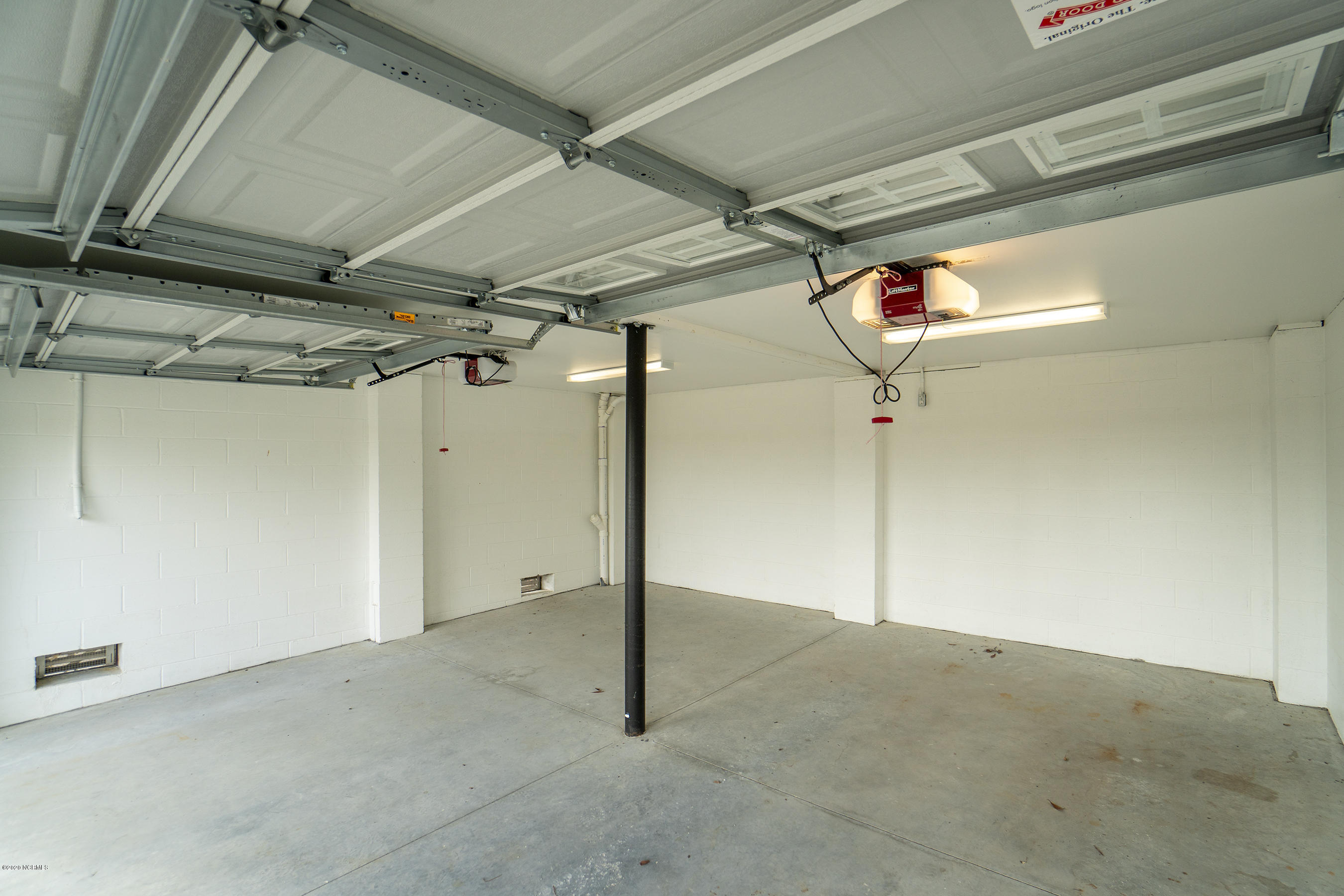 417 Riverside Drive New Bern, NC 28560 - Photo 76 of 93 Separate 2 Car Garage View 2