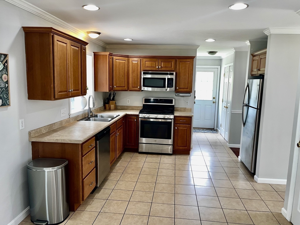 2 Erick Road Mansfield, MA 02048 - Photo 9 of 35