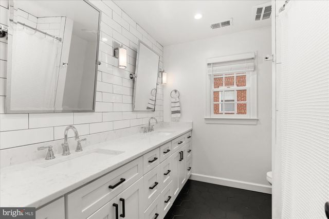 $2,075,000 | 15 West Oak Street, Alexandria, VA 22301