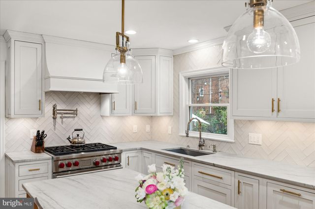 $2,075,000 | 15 West Oak Street, Alexandria, VA 22301