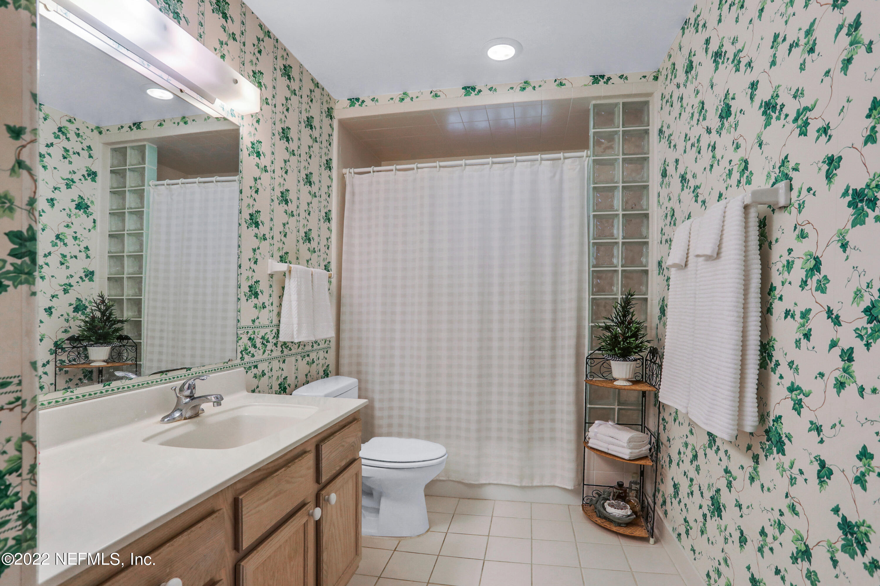 2506 Community Road Jacksonville, FL 32207 - Photo 22 of 36 17. Primary bathroom
