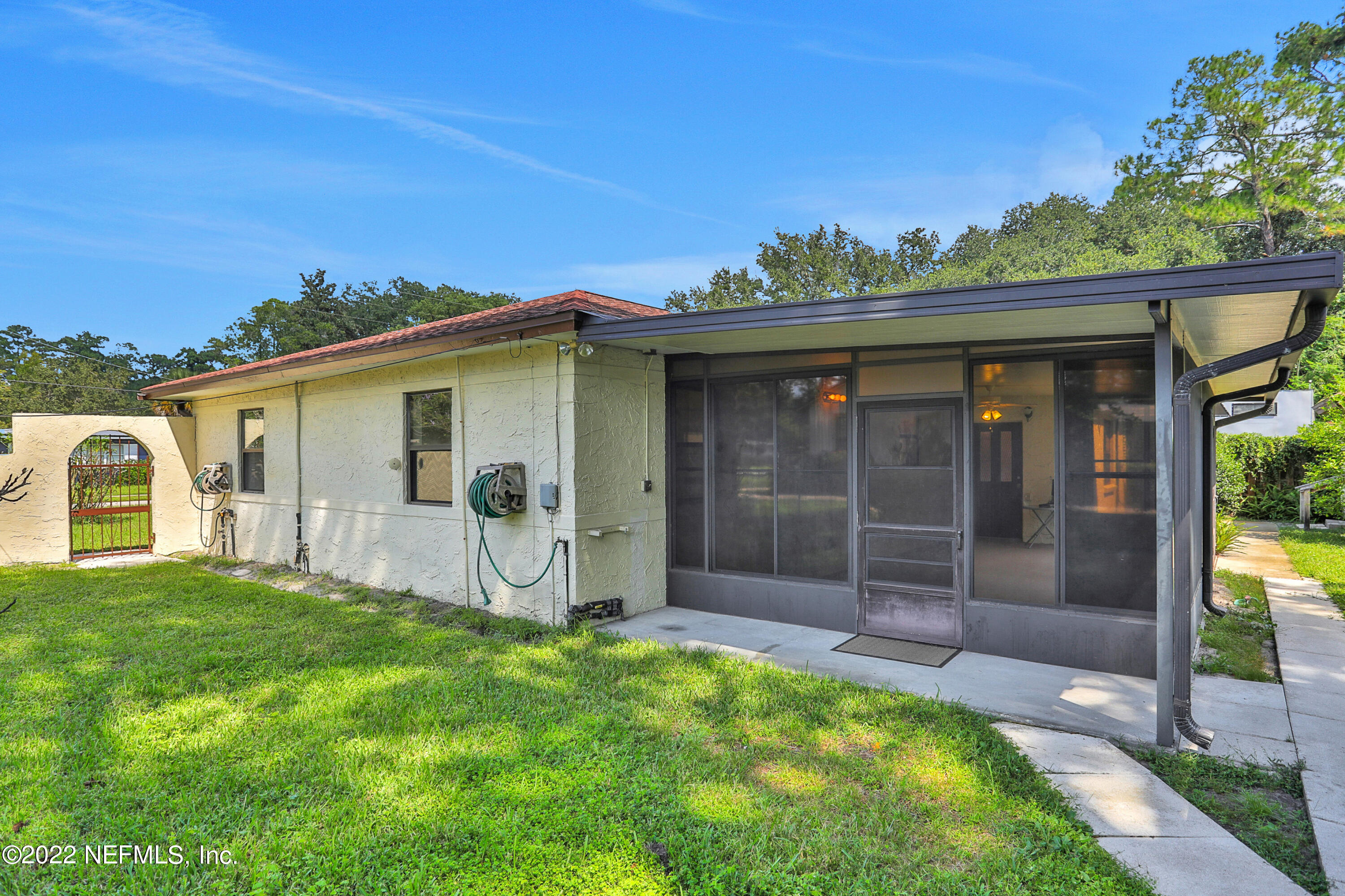 2506 Community Road Jacksonville, FL 32207 - Photo 34 of 36 Patio - Screened