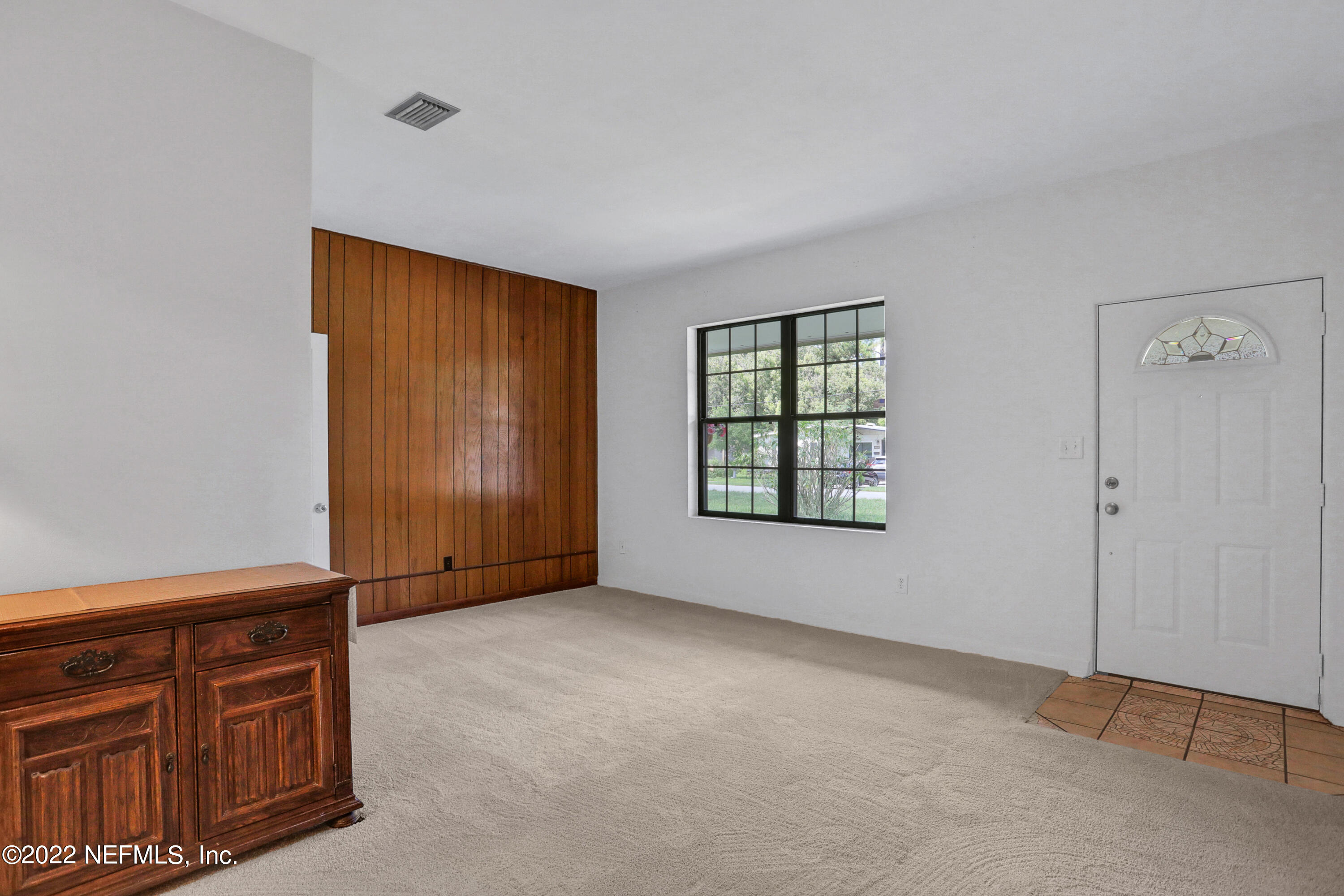 2506 Community Road Jacksonville, FL 32207 - Photo 8 of 36 Living room