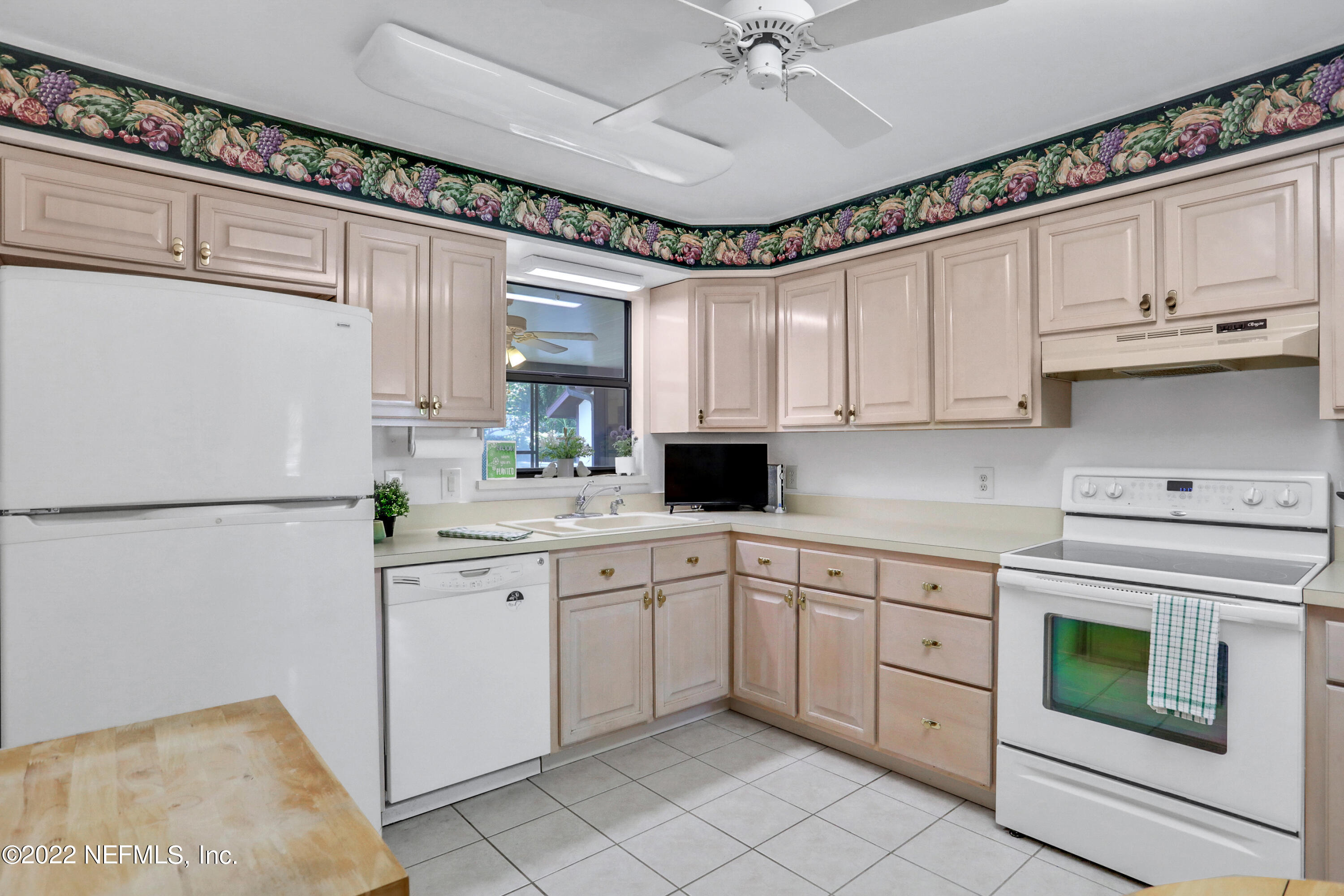 2506 Community Road Jacksonville, FL 32207 - Photo 10 of 36 11. Kitchen