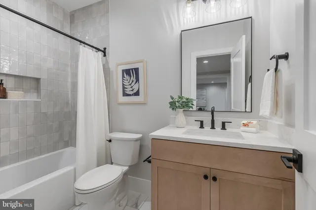 $3,399,000 | 809 North Kenmore Street, Arlington, VA 22201