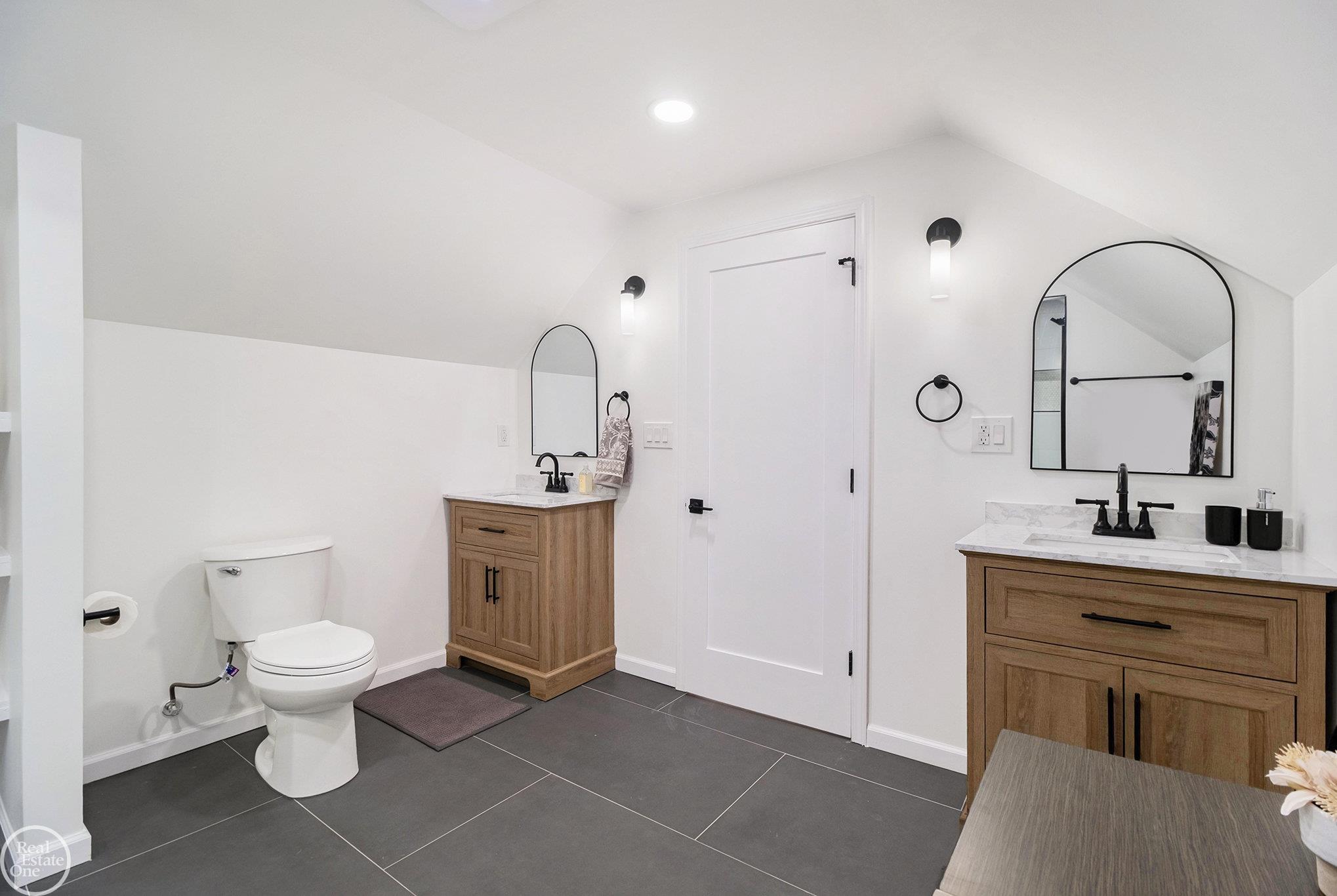 1243 Hawthorne Road Grosse Pointe Woods, MI 48236 - Photo 19 of 34