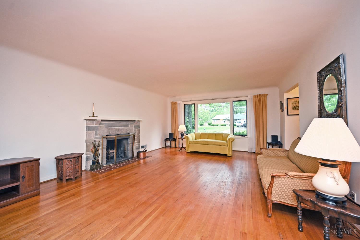 6277 Thole Road Cincinnati, OH 45230 - Photo 7 of 50