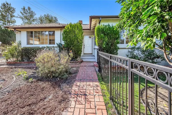 a view of a pathway with a house