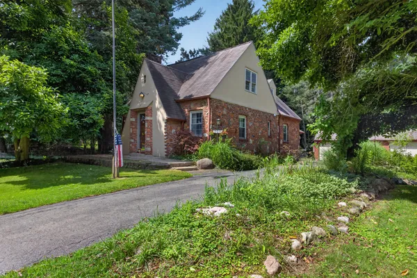 $295,000 | 1320 Warren Avenue, Jackson, MI 49203