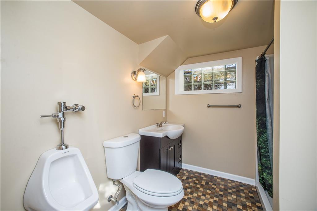 351 Hawthorne Road Pittsburgh, PA 15209 - Photo 14 of 21 Gallery Image 14