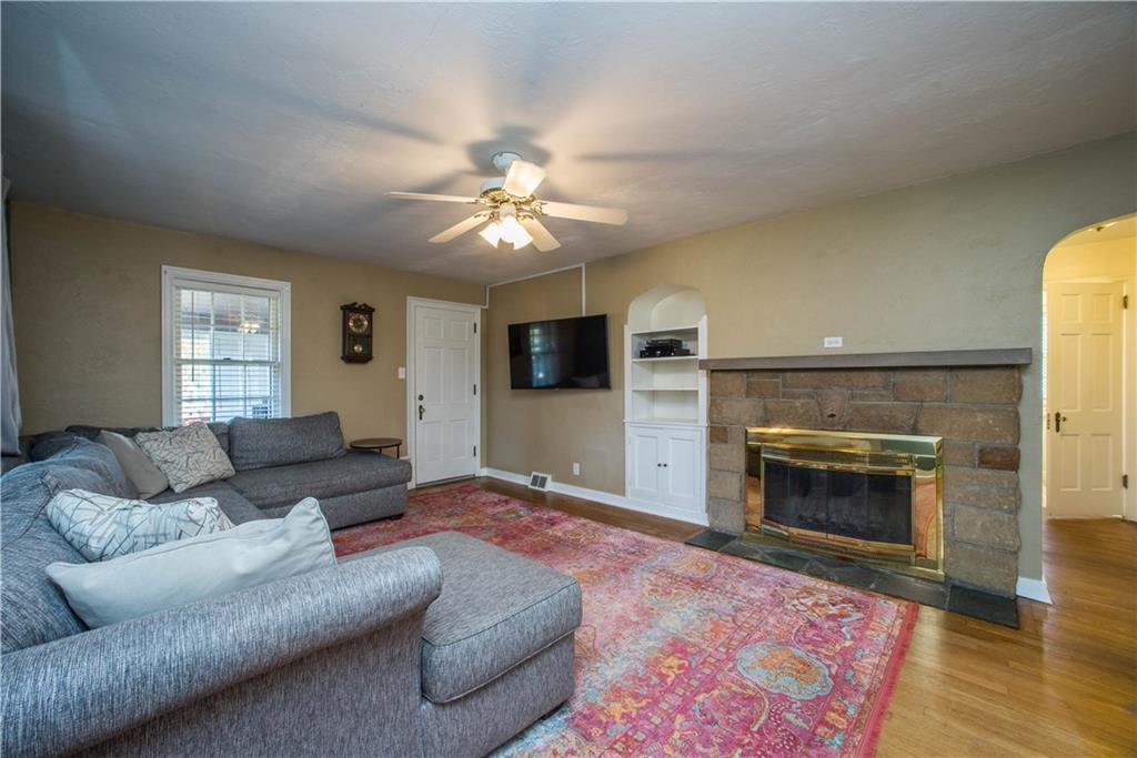 351 Hawthorne Road Pittsburgh, PA 15209 - Photo 4 of 21 Gallery Image 4