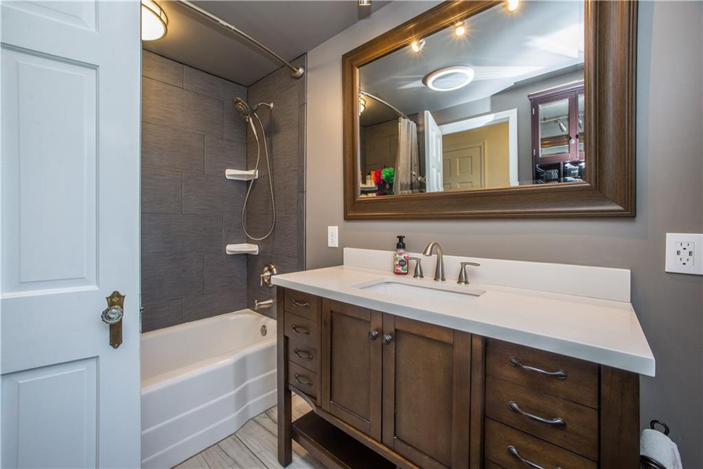 351 Hawthorne Road Pittsburgh, PA 15209 - Photo 8 of 21 Gallery Image 8