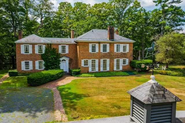 $1,600,000 | 10 Bischoff Lane, Hartland, VT 05048