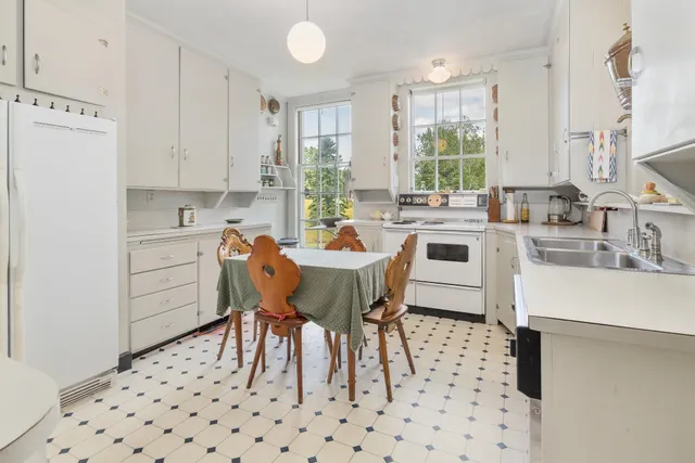 $1,600,000 | 10 Bischoff Lane, Hartland, VT 05048