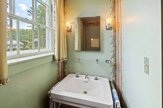 $1,600,000 | 10 Bischoff Lane, Hartland, VT 05048