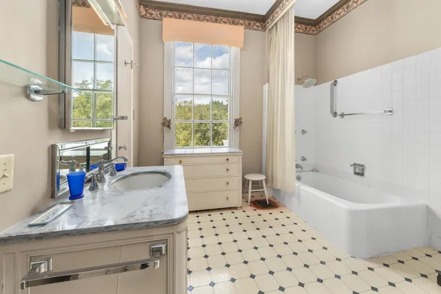 $1,600,000 | 10 Bischoff Lane, Hartland, VT 05048