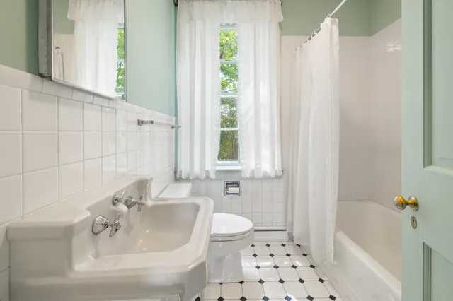 $1,600,000 | 10 Bischoff Lane, Hartland, VT 05048