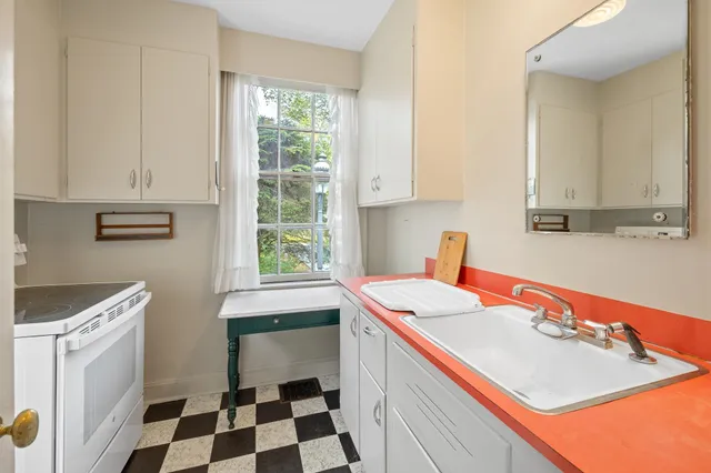 $1,600,000 | 10 Bischoff Lane, Hartland, VT 05048