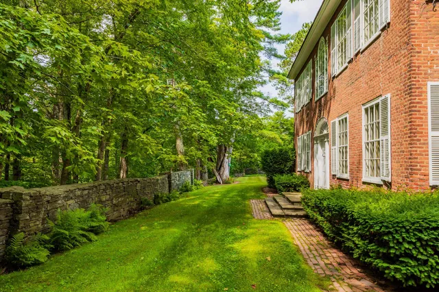 $1,600,000 | 10 Bischoff Lane, Hartland, VT 05048