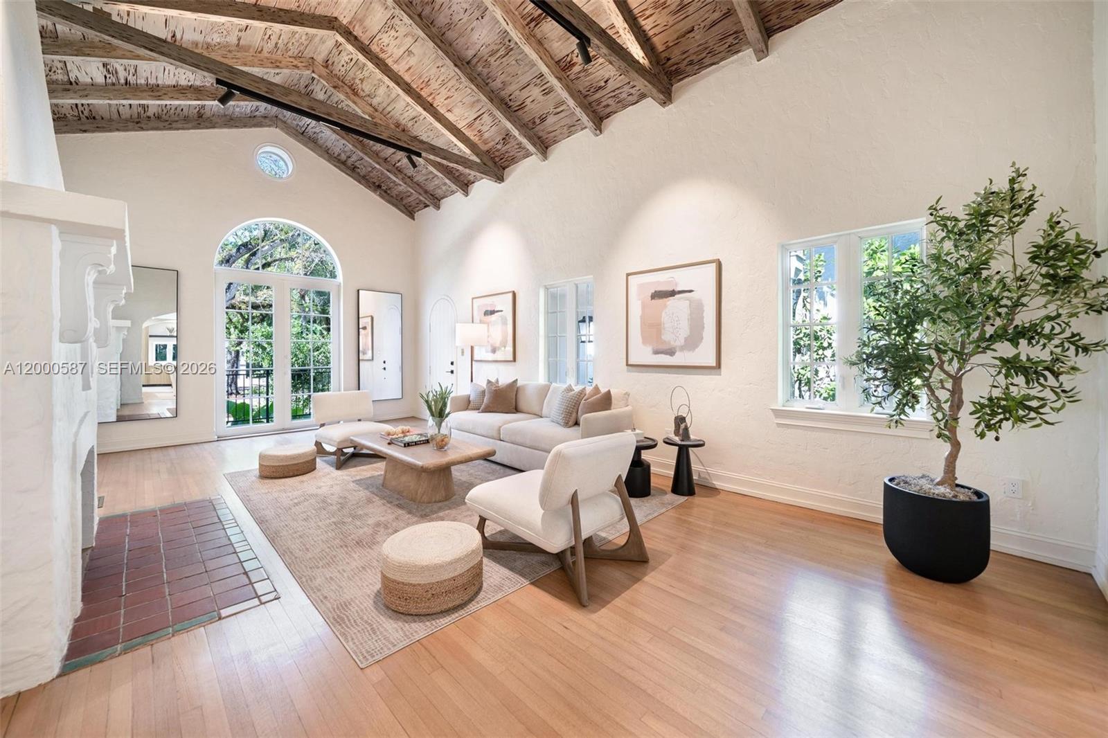 909 Roderigo Avenue Coral Gables, FL 33134 - Photo 7 of 34 Gallery Image 7