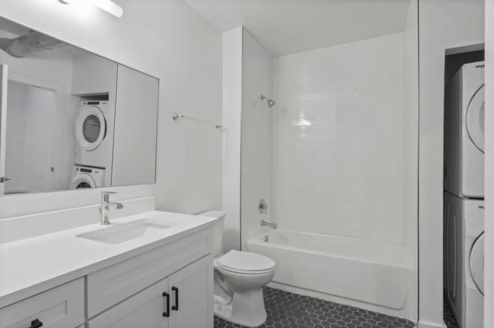 230 18th Street Northwest, Unit 11325 Atlanta, GA 30363 - Photo 37 of 43 a bathroom with a sink a toilet and shower