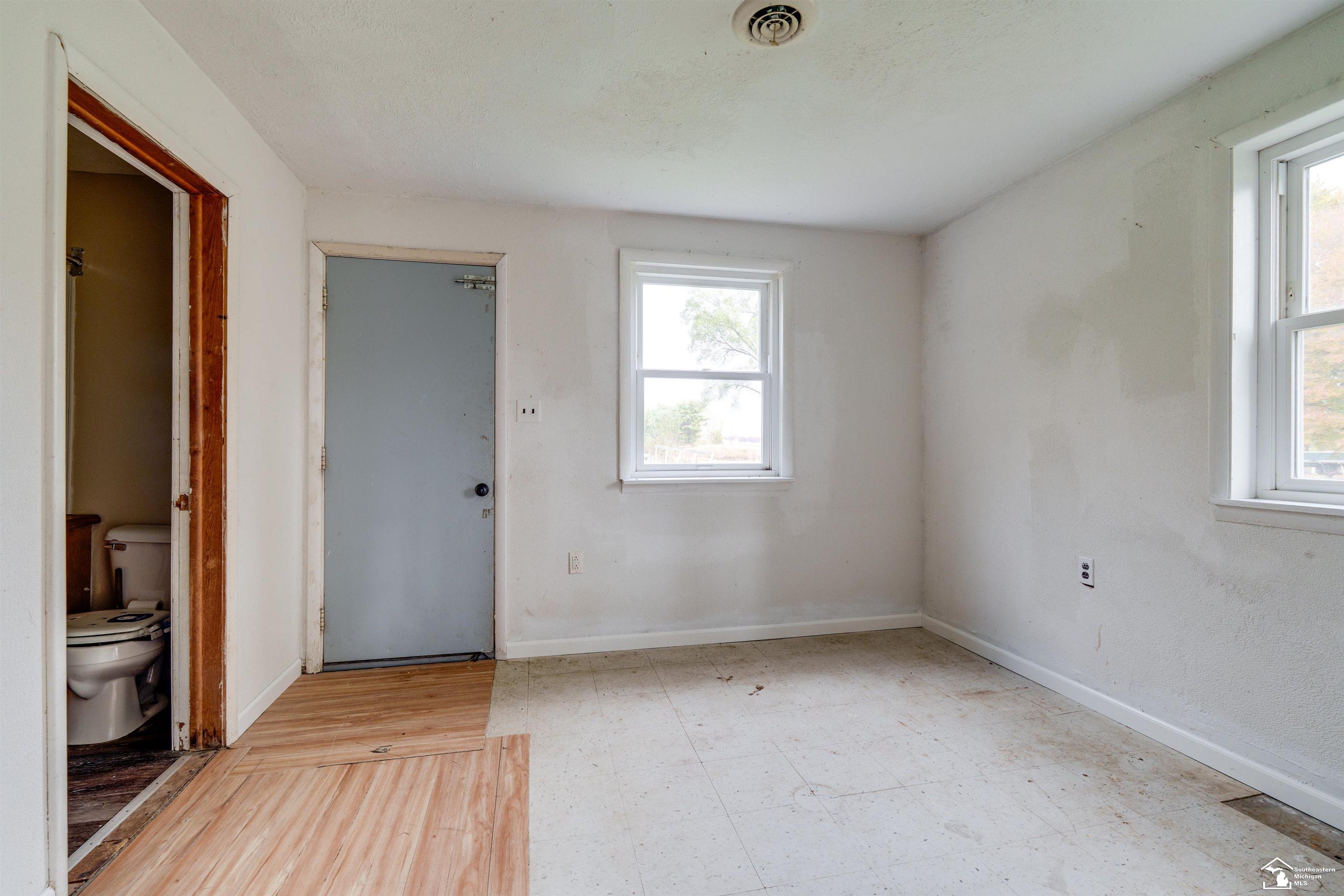 208 East Erie Road Temperance, MI 48182 - Photo 23 of 49 50193369-383d9e1e-00bc-41e4-b4a0-acf9234055fa.JPG