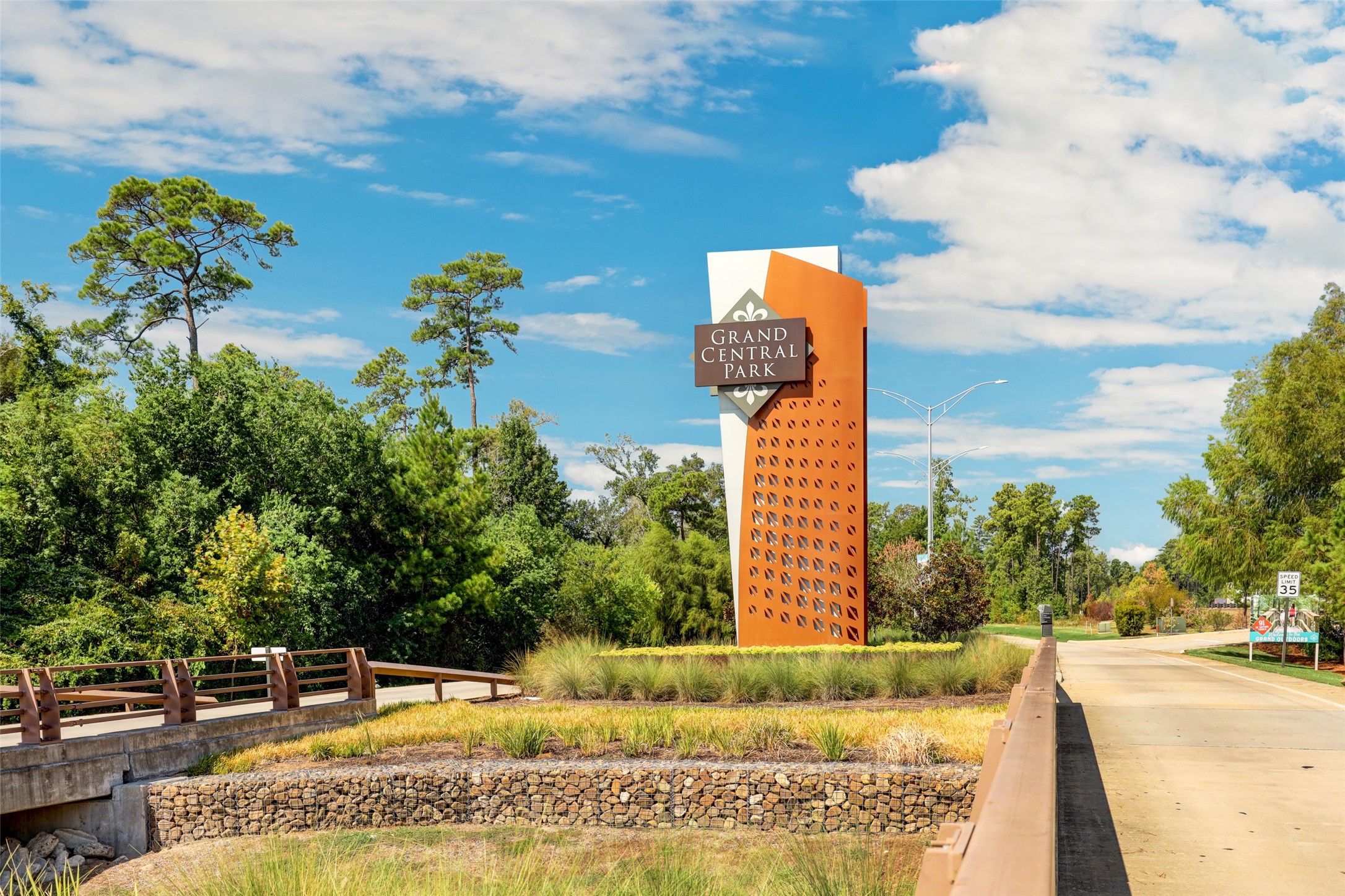 804 Fall Rock Branch Drive Conroe, TX 77304 - Photo 42 of 44 a garden view with a fountain