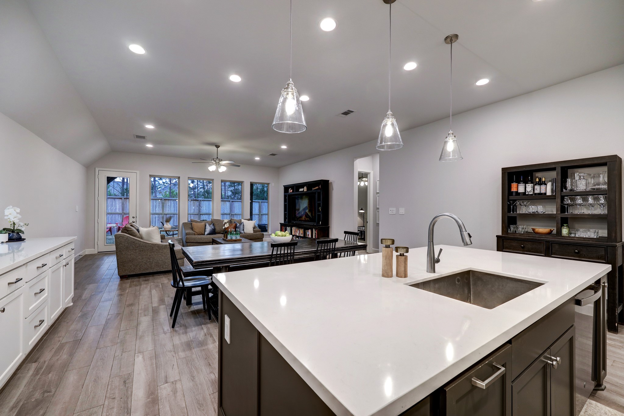 804 Fall Rock Branch Drive Conroe, TX 77304 - Photo 10 of 44 a kitchen with lots of counter top space