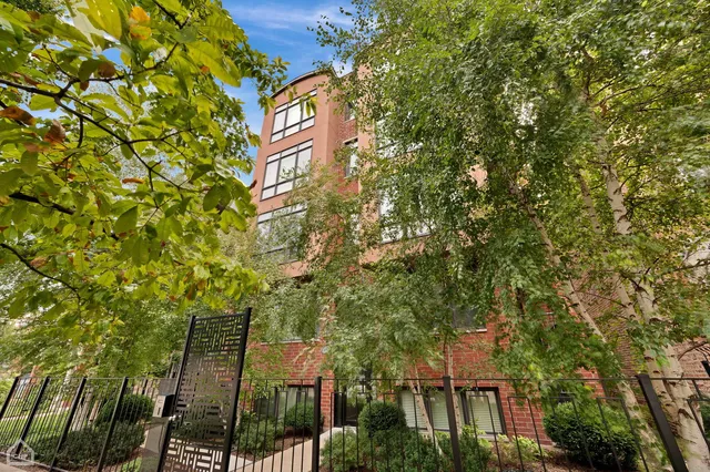 $3,105,000 | 4417 South Indiana Avenue, Chicago, IL 60653