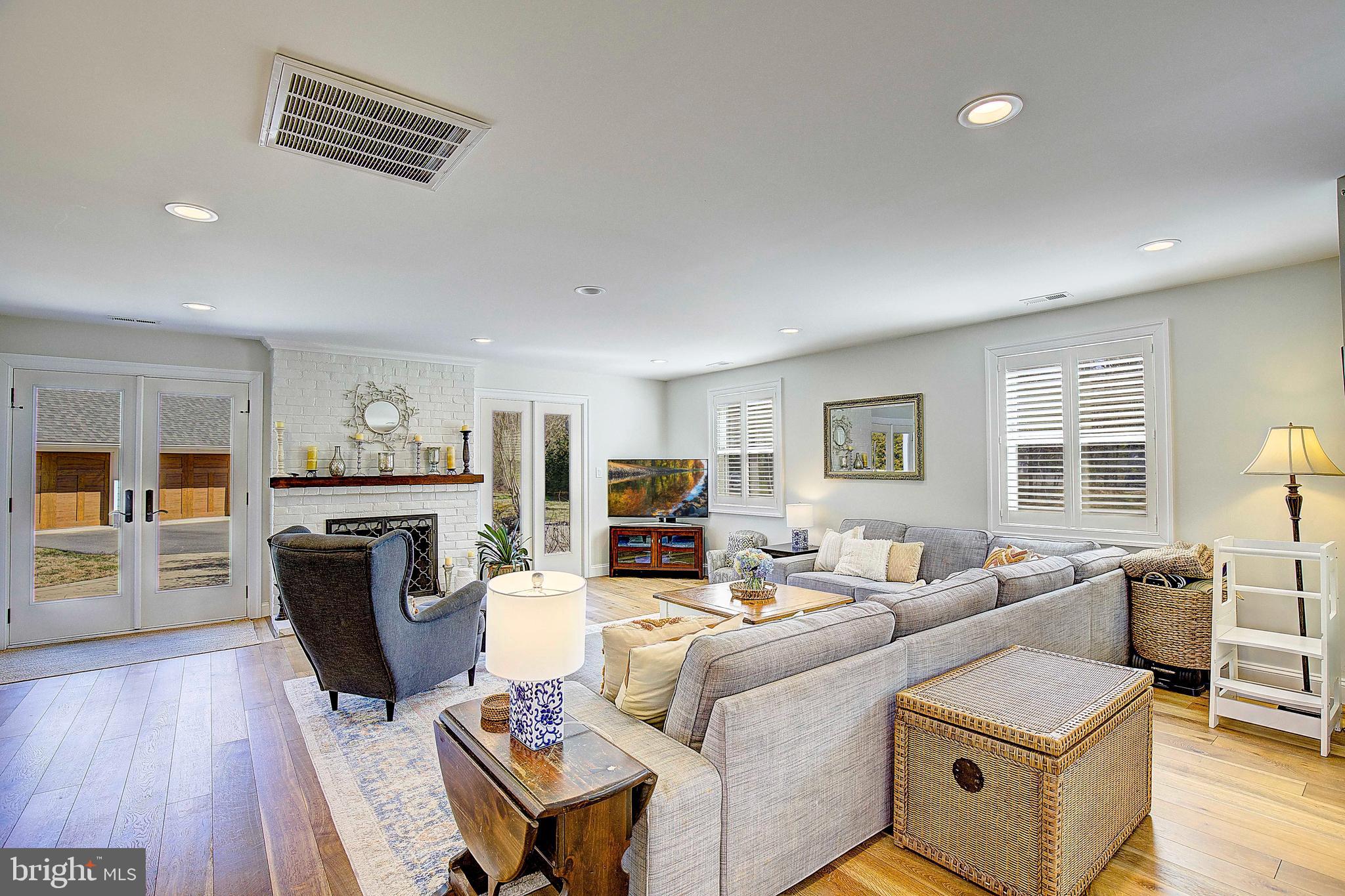 1650 Homewood Road Annapolis, MD 21409 - Photo 12 of 58 Living Room
