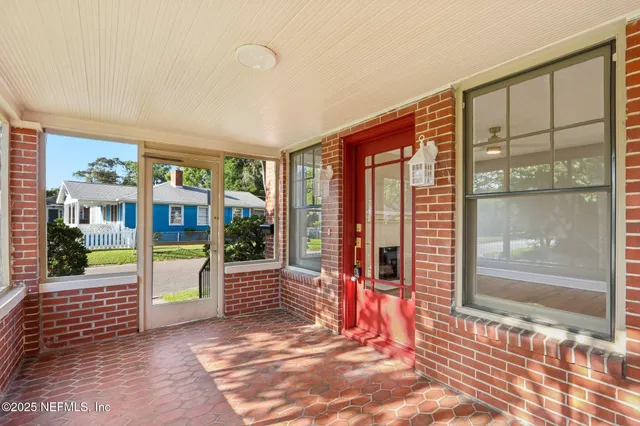 a view of a house with yard and porch
