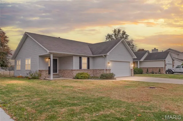 $219,900 | 428 Pheasant Lane, Moro, IL 62067