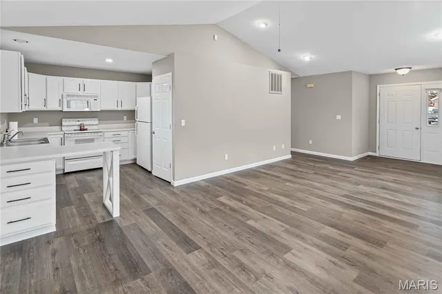 $219,900 | 428 Pheasant Lane, Moro, IL 62067