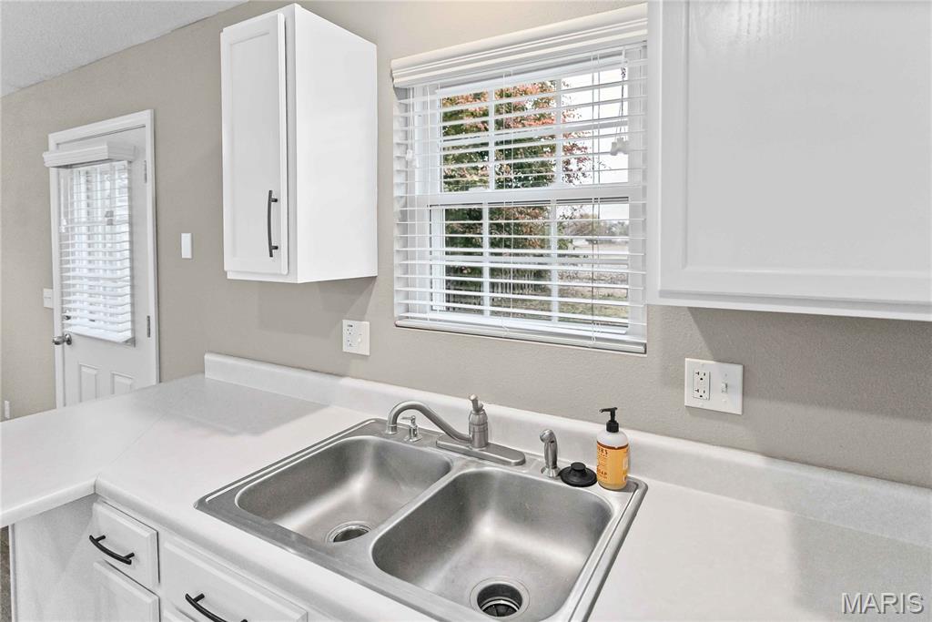 428 Pheasant Lane Moro, IL 62067 - Photo 18 of 59