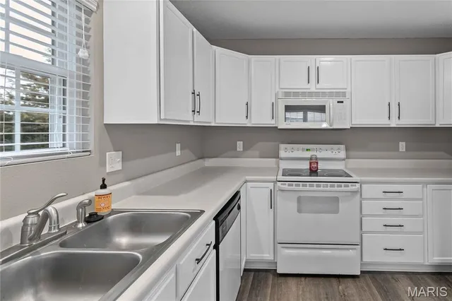 $219,900 | 428 Pheasant Lane, Moro, IL 62067