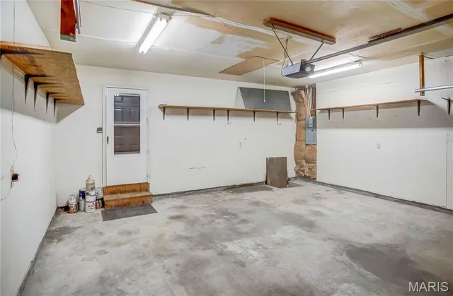 $219,900 | 428 Pheasant Lane, Moro, IL 62067