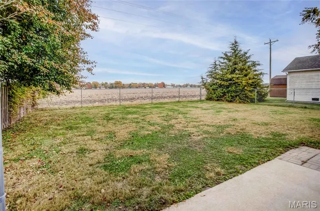 $219,900 | 428 Pheasant Lane, Moro, IL 62067