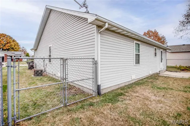 $219,900 | 428 Pheasant Lane, Moro, IL 62067