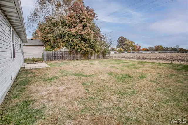 $219,900 | 428 Pheasant Lane, Moro, IL 62067