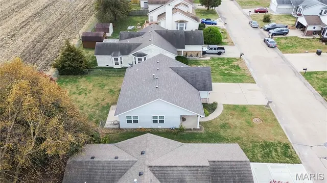 $219,900 | 428 Pheasant Lane, Moro, IL 62067