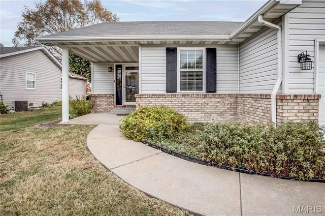 $219,900 | 428 Pheasant Lane, Moro, IL 62067