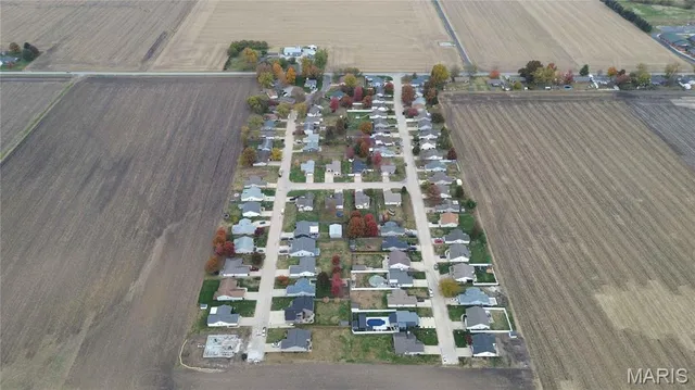 $219,900 | 428 Pheasant Lane, Moro, IL 62067