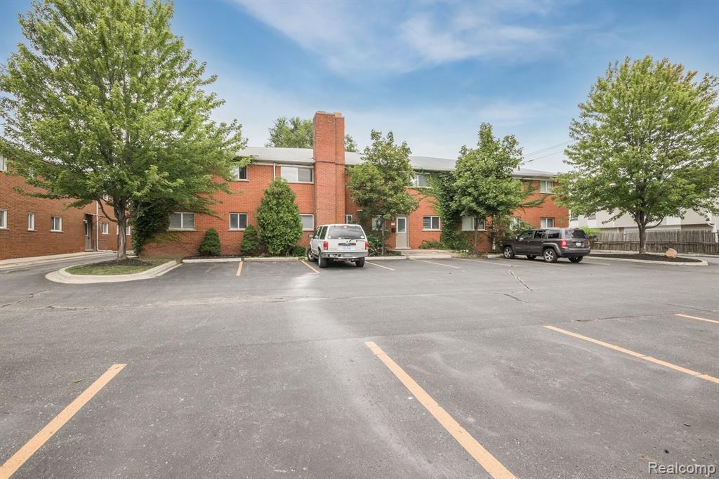 629 West Maple Road, Unit 13 Clawson, MI 48017 - Photo 12 of 15