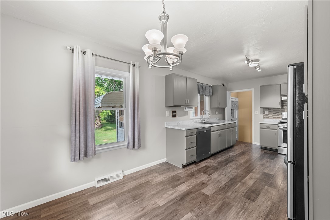 10570 Prospect Road Strongsville, OH 44149 - Photo 8 of 48